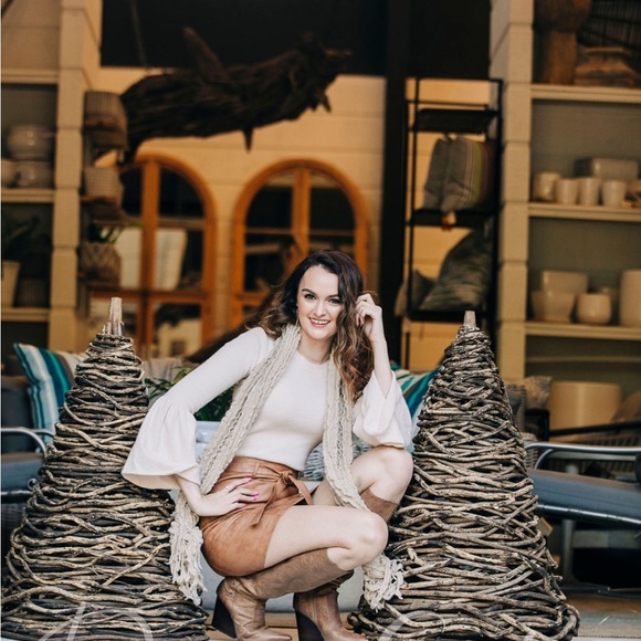 BCBG a Carmel leather skirt only worn 2x. Gorgeous with boots ! - Picture 9 of 9